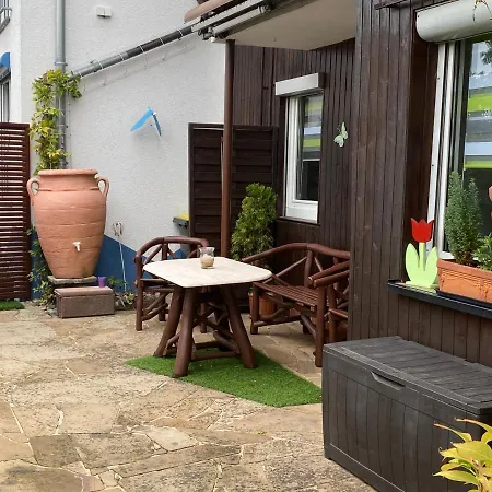 Appartement 3 Mit Terrasse Und Gartenblick Nahe Stuttgart Messe, Andy Und Gabi *